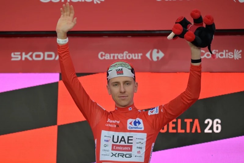 Tadej pogačar operado tras fracturarse en la vuelta a españa