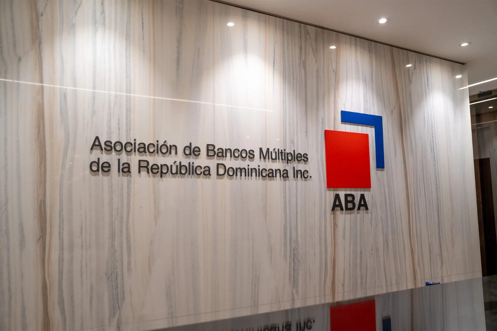 Dinamismo del crédito y solvencia bancaria fortalecen la economía, afirma la aba