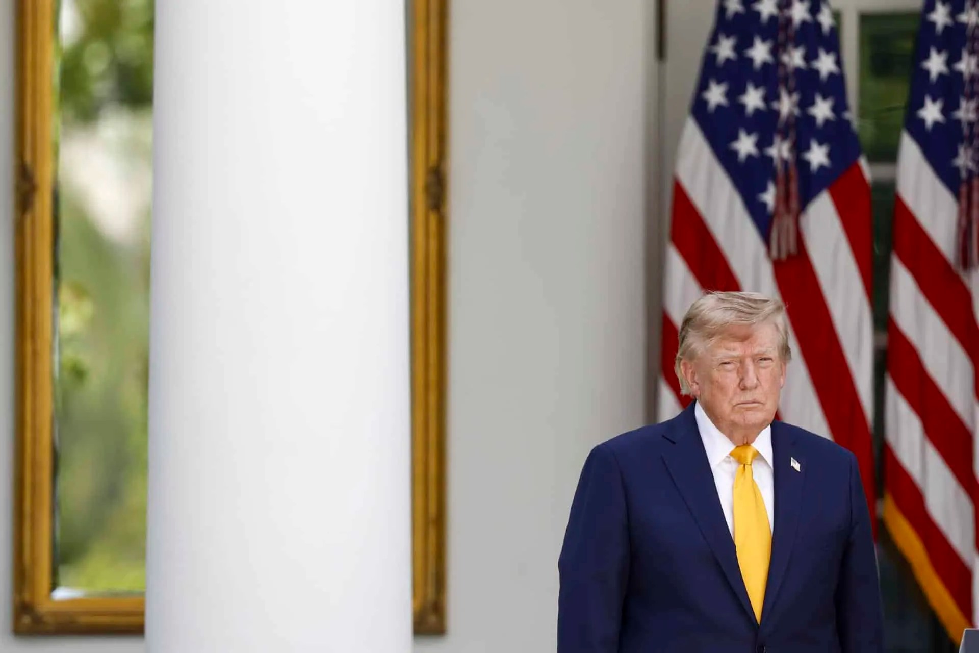 Donald trump afirma que eeuu desminó el estrecho de ormuz y advierte a irán
