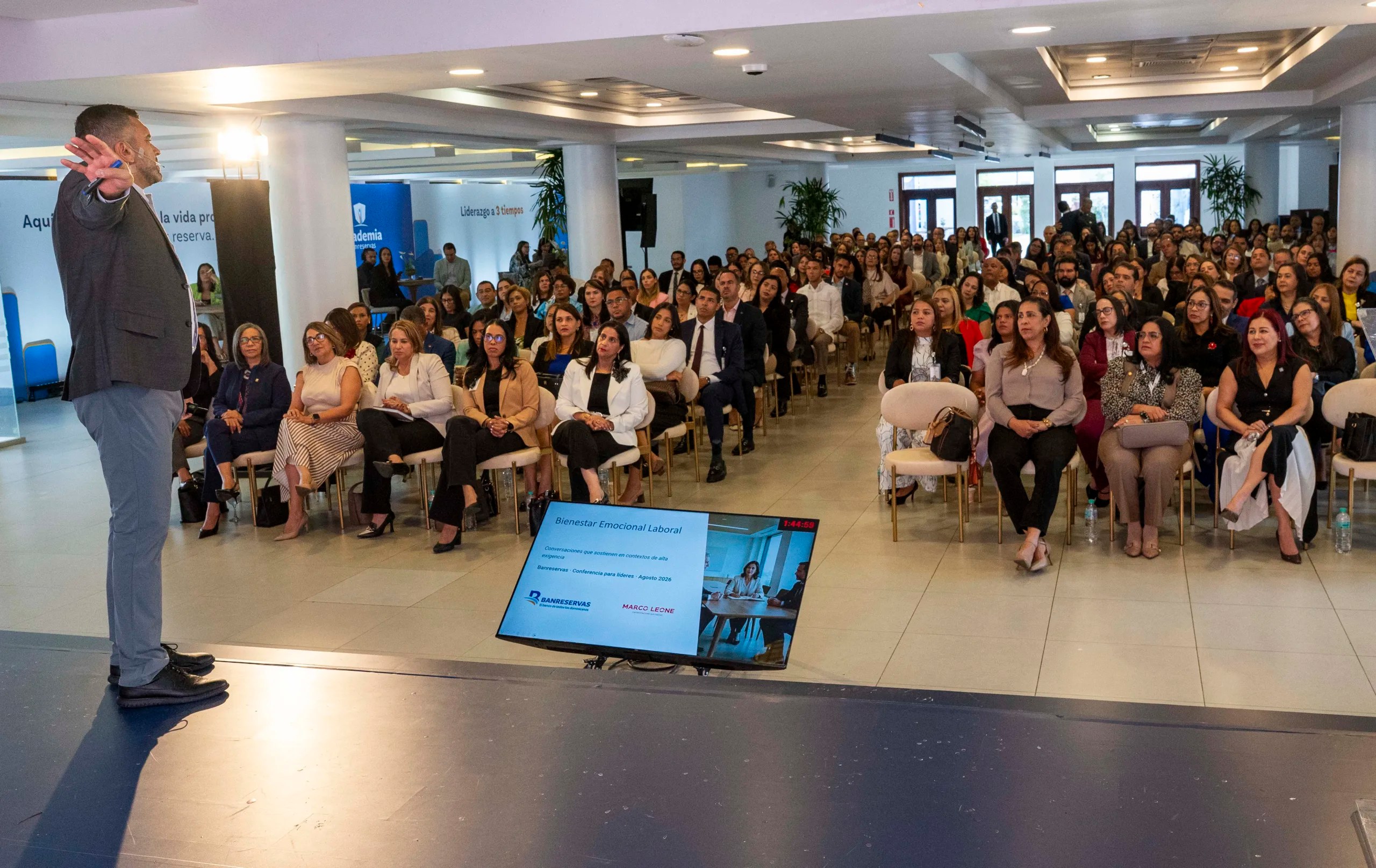Academia banreservas fortalece el liderazgo con ciclo de conferencias