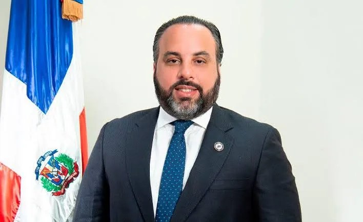 Abinader designa a julio peña guzmán presidente de la junta de aviación civil