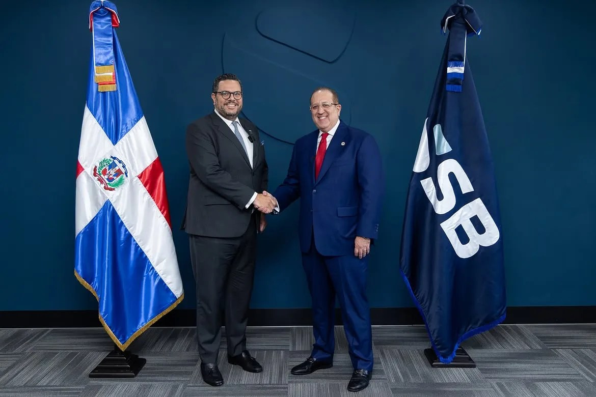 Enmanuel cedeño brea asume como nuevo superintendente de bancos