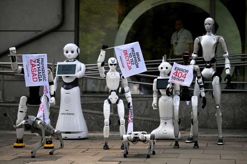 Robots tomaron las calles de varsovia este lunes para reclamar que polonia regule la inteligencia artificial.