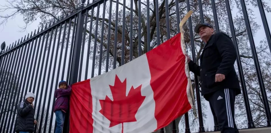 Estados unidos eleva al 50 % aranceles a productos de canadá