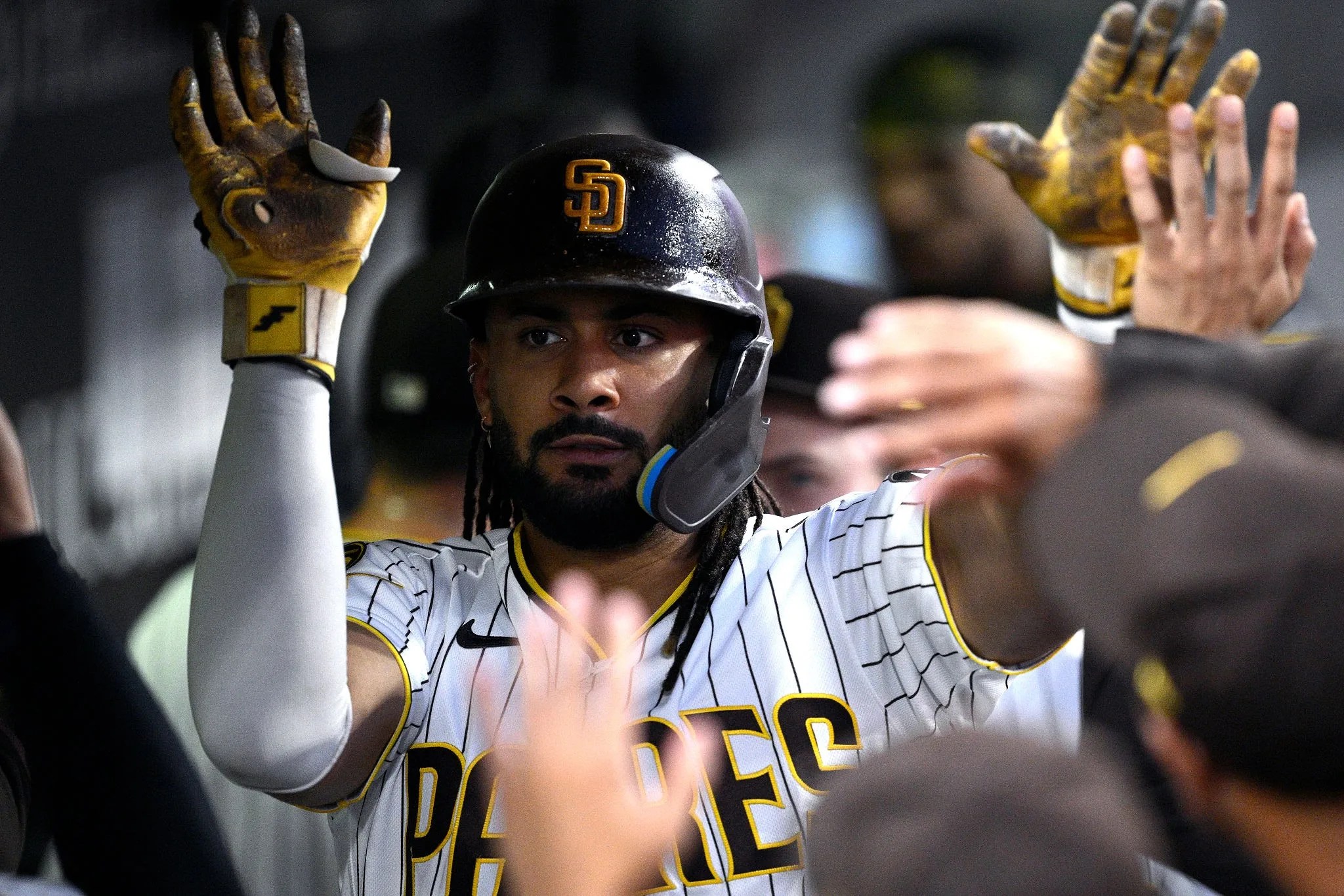 Fernando tatis jr. Hace historia y padres aplastan 8-0 a cubs en inicio de la serie de comodines