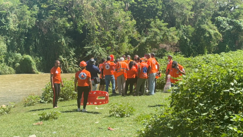 Defensa civil despliega 60 miembros para buscar a adolescente desaparecida en el río yaque del norte