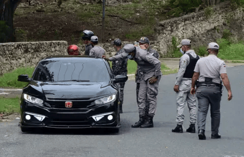 Comunitario denuncia presunto acoso policial y requisas injustificadas en estero hondo