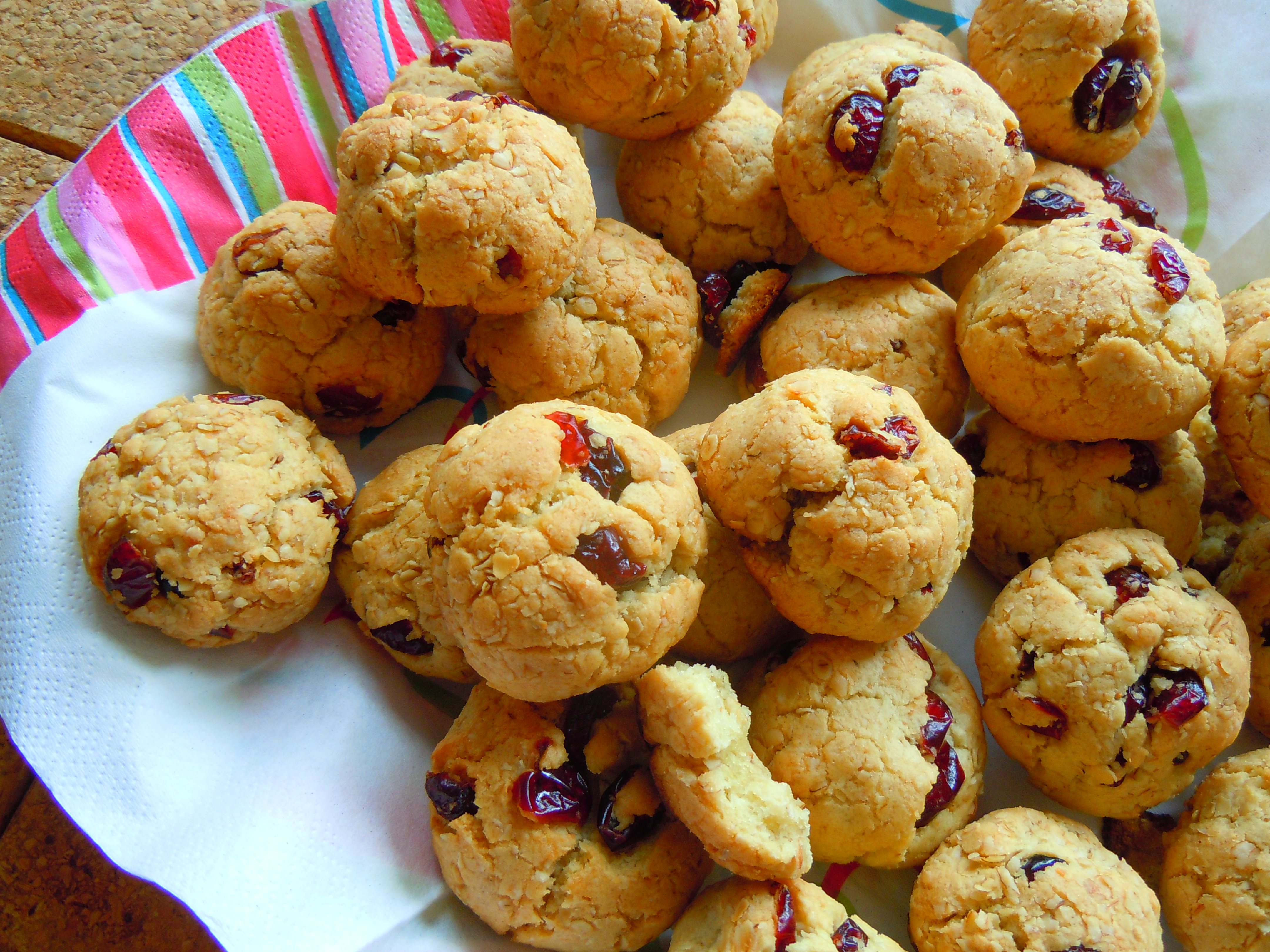 1 cup chocolate chip morsels. Sunny Sunday Weekend Baking Cranberry Oatmeal Crunch Cookies Ate By Ate