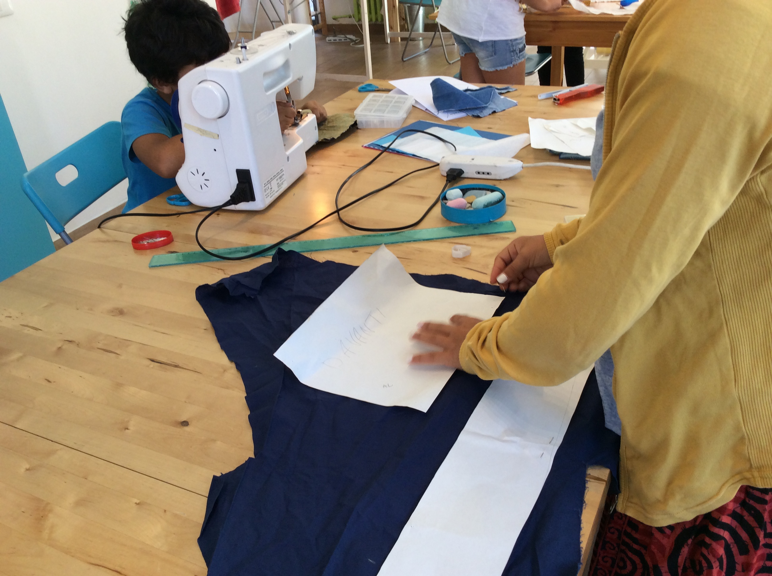 Alice disegna su stoffa