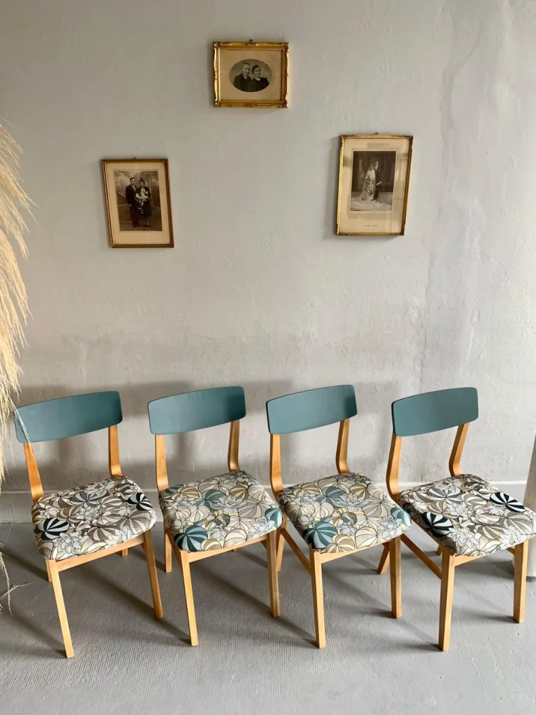 chaise rénovée en bois et tissu tapisserie rénovation chaise 68