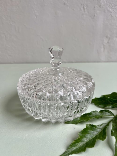 Boîte en verre ciselé