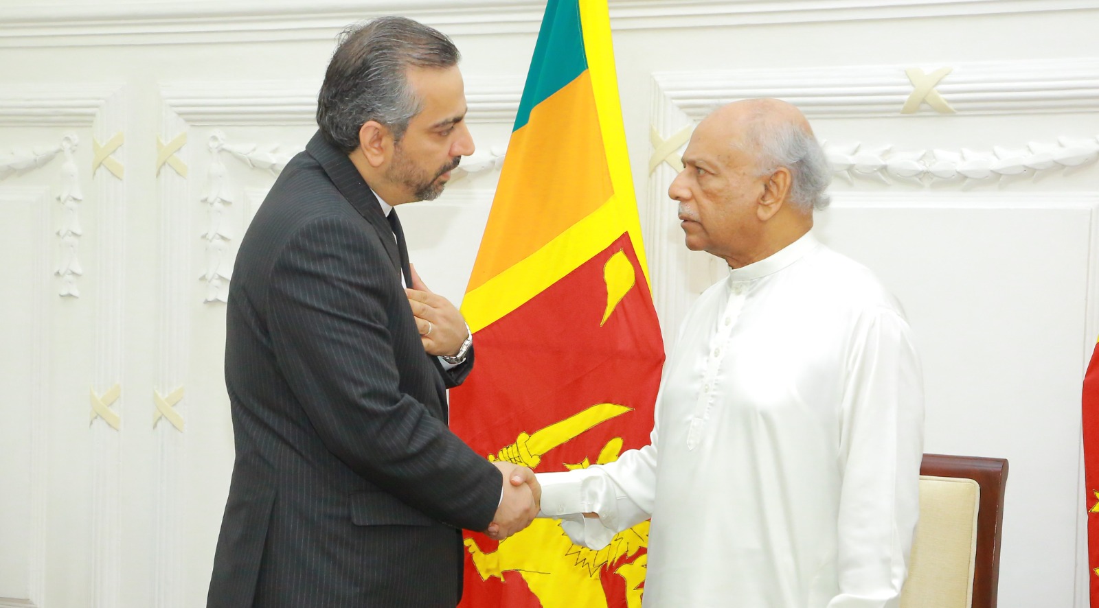 கைத்தொழில் துறைகளில் முதலீடுகளை மேற்கொள்ளுமாறு ஈரானுக்கு பிரதமர் அழைப்பு!