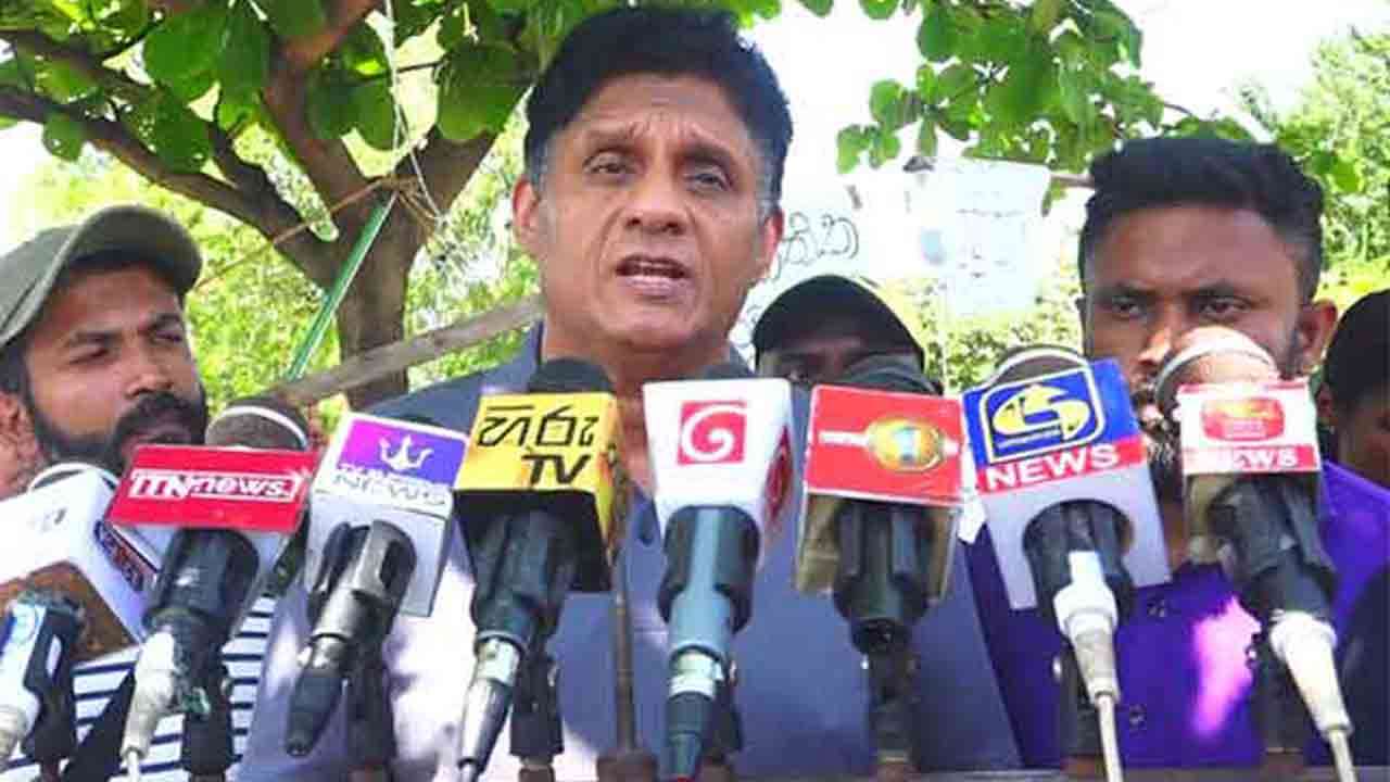 பாடசாலை அபிவிருத்தி உத்தியோகத்தர்கள் 7 ஆவது நாளாகவும் உண்ணாவிரத போராட்டம் – எதிர்க்கட்சி தலைவரும் களத்தில்!