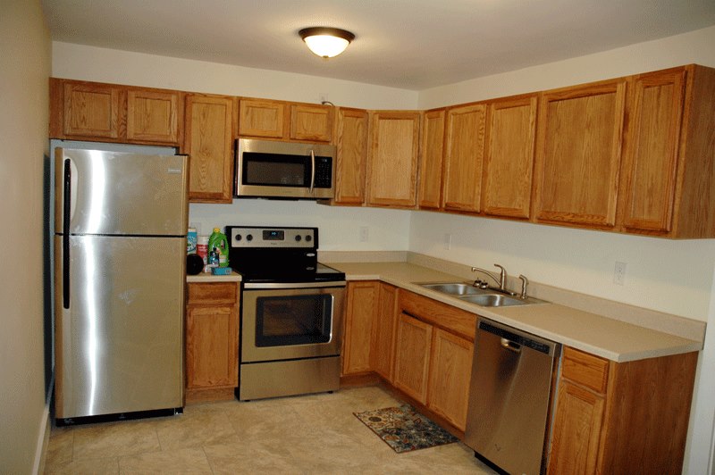 Stainless steel appliances including microwave, dishwasher 15'4" x 9'6"
