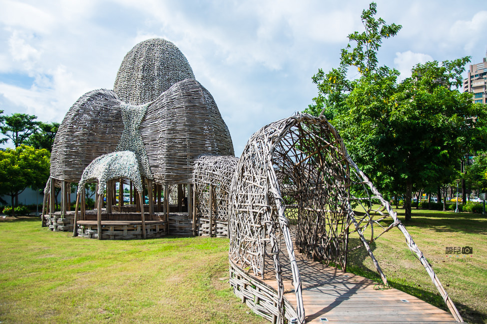 ｜高雄景點｜期間限定，用25萬蚵殼和5千支竹子打造的『聚』竹蚵地景藝術