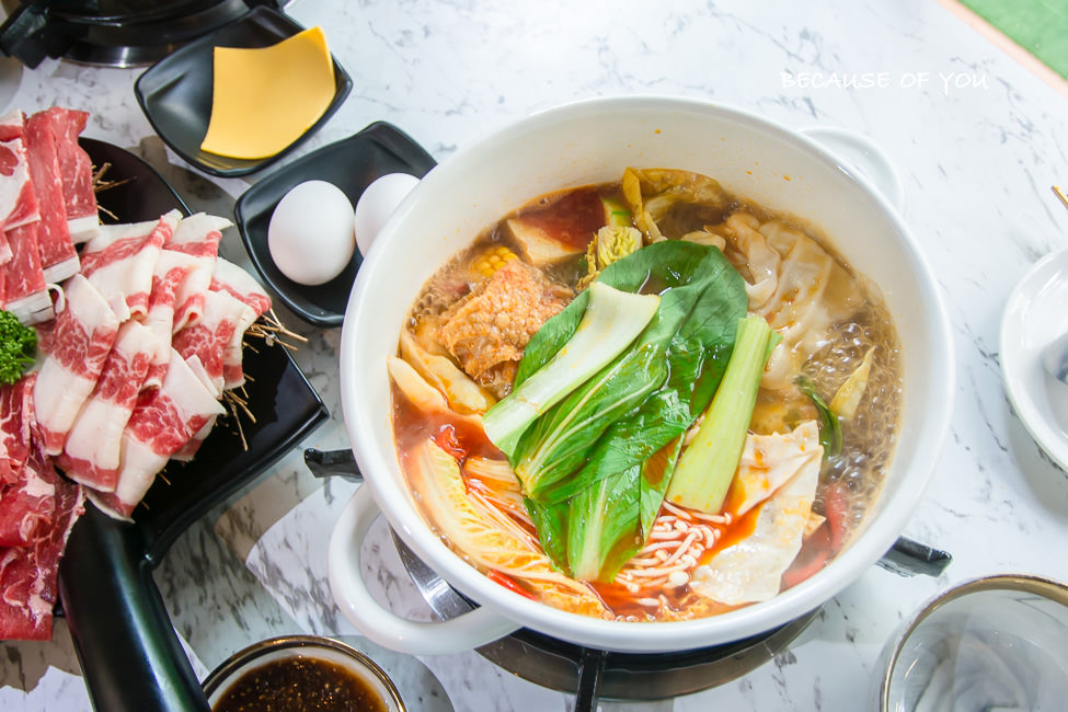 ｜高雄美食｜因為有您，精緻法式琺瑯鍋物餐廳，二樓戶外還有IG網美打卡牆