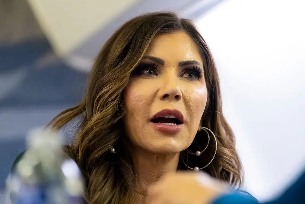 Kristi Noem’s Nasty Swipe at Kacey Musgraves Blows Up, as Singer Hits Below the Belt — Then Her Messy Personal Life Gets Dragged Into the Fire