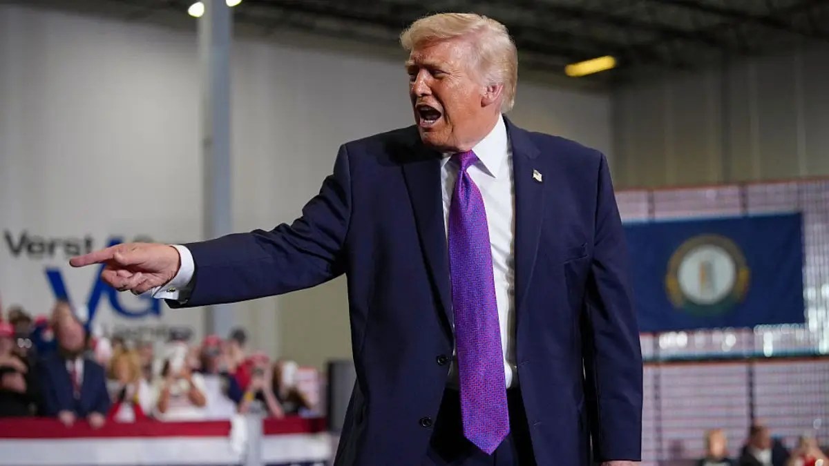 Trump’s Ego Takes a Brutal Beating When a Cameraman Exposes His ‘Packed Arena’ Brag on Live Video