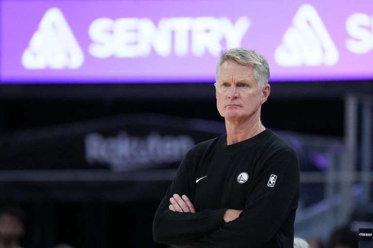 Warriors Coach Steve Kerr Looks Visibly Confused After Spotting His Look-Alike, Then the Two Lock Eyes In a Bizarre Stare-Off