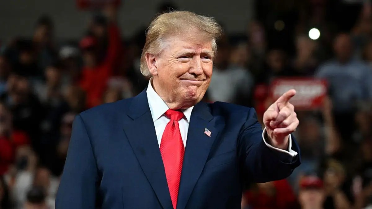 ‘He Deserves a Raise’: Trump Thought the Crowd Was Eating Out of His Hand — Then Cameras Zoomed In on the Teen Behind Him, and the Footage Is Brutal