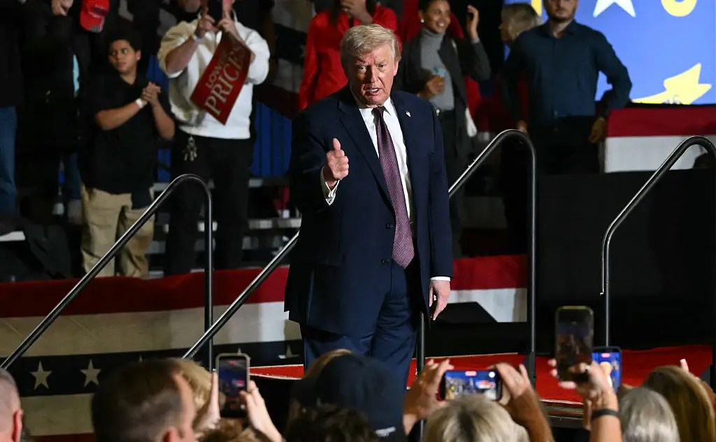 Trump Tries to Fire Up the Crowd, as Cameras Catch the Awkward Scene Behind Him Getting Harder to Ignore
