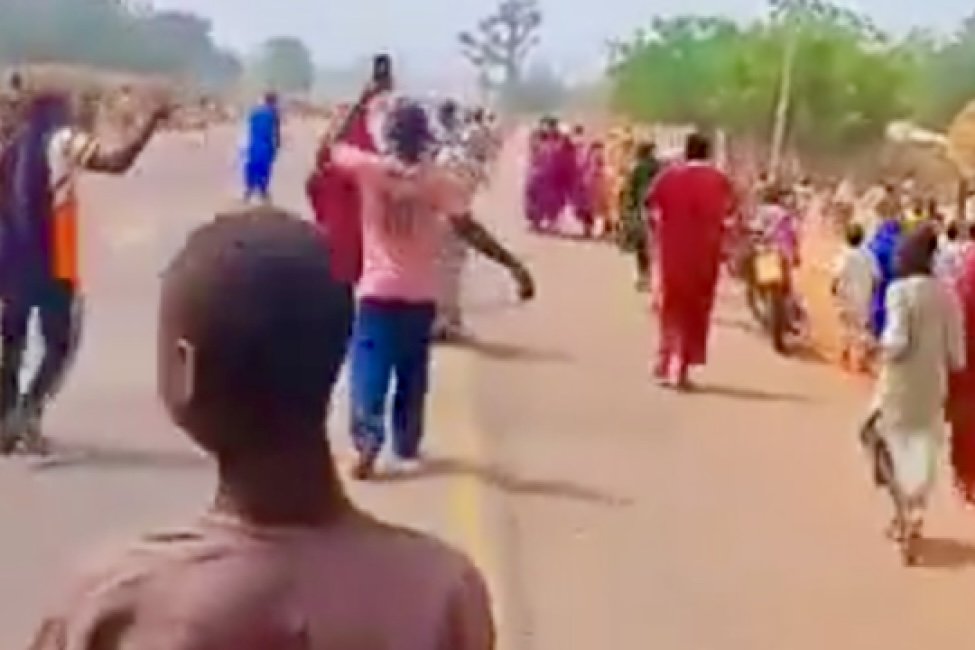 Kano&nbsp;Youths&nbsp;Stone&nbsp;Chiroma’s&nbsp;Convoy&nbsp;Over&nbsp;Alleged&nbsp;Neglect
