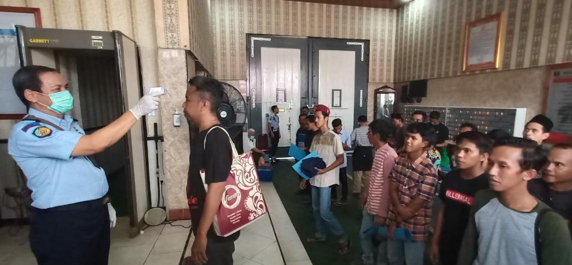 Cegah Corona, Puluhan Narapidana Lapas Pemuda Tangerang Dibebaskan