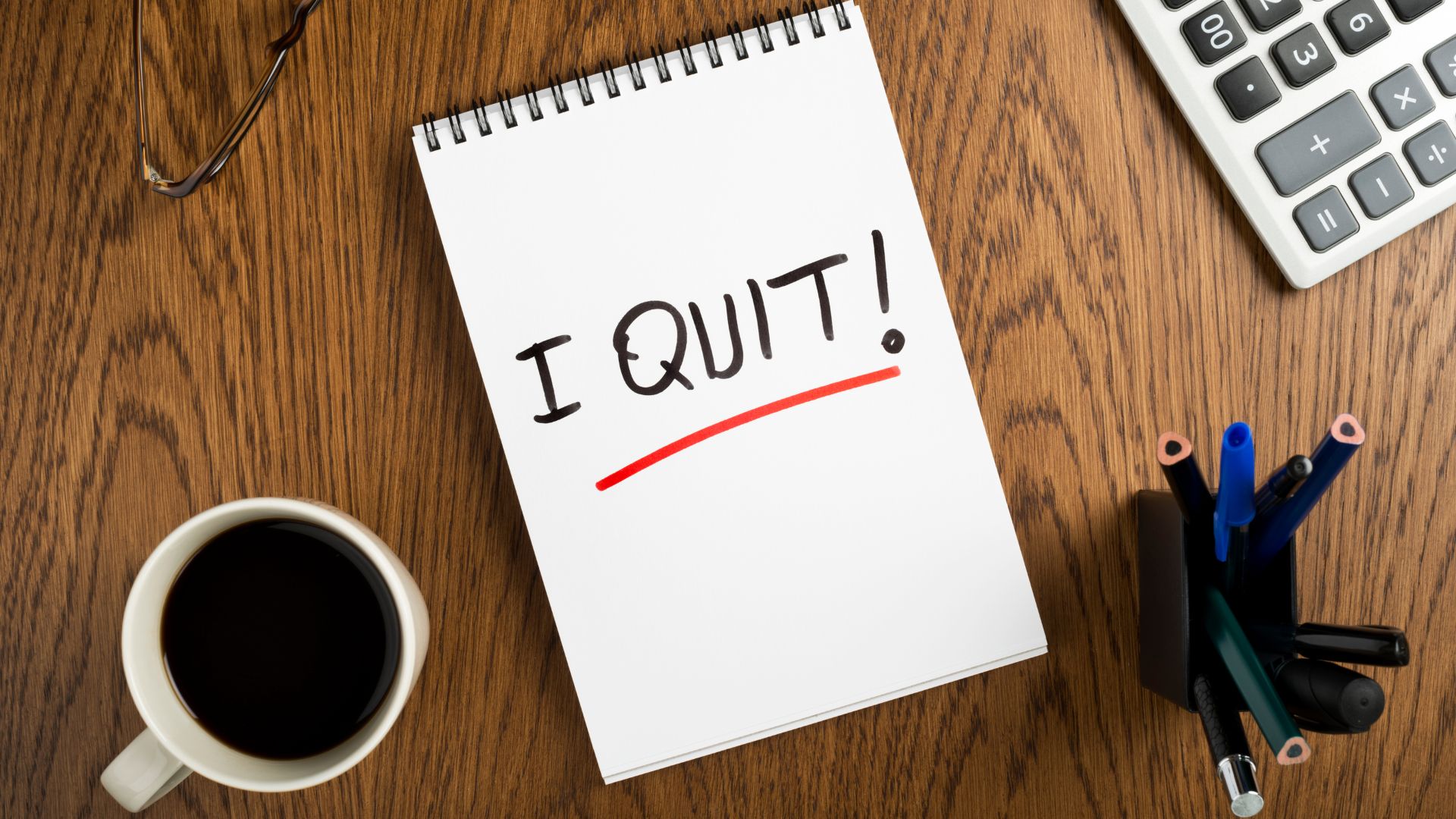 Close-up of a notepad on a desk with the words 'I quit!' written on it, symbolizing the quiet quitting trend in the workplace.