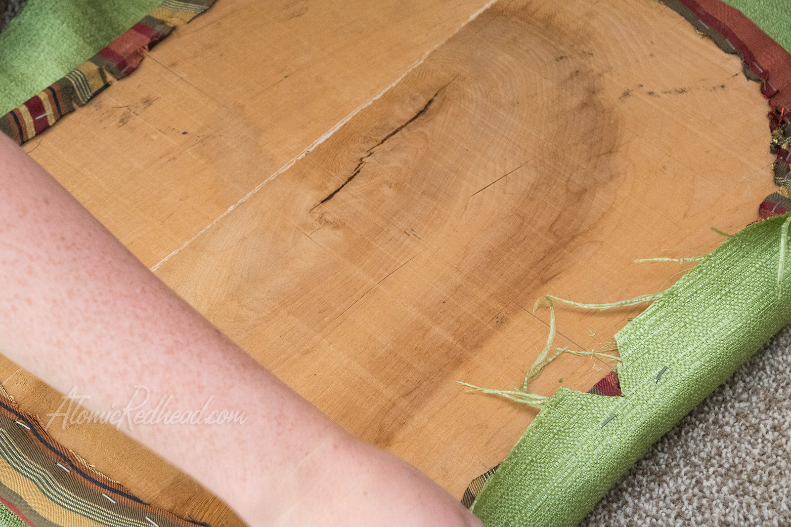 V shape notch where the screw hole is.