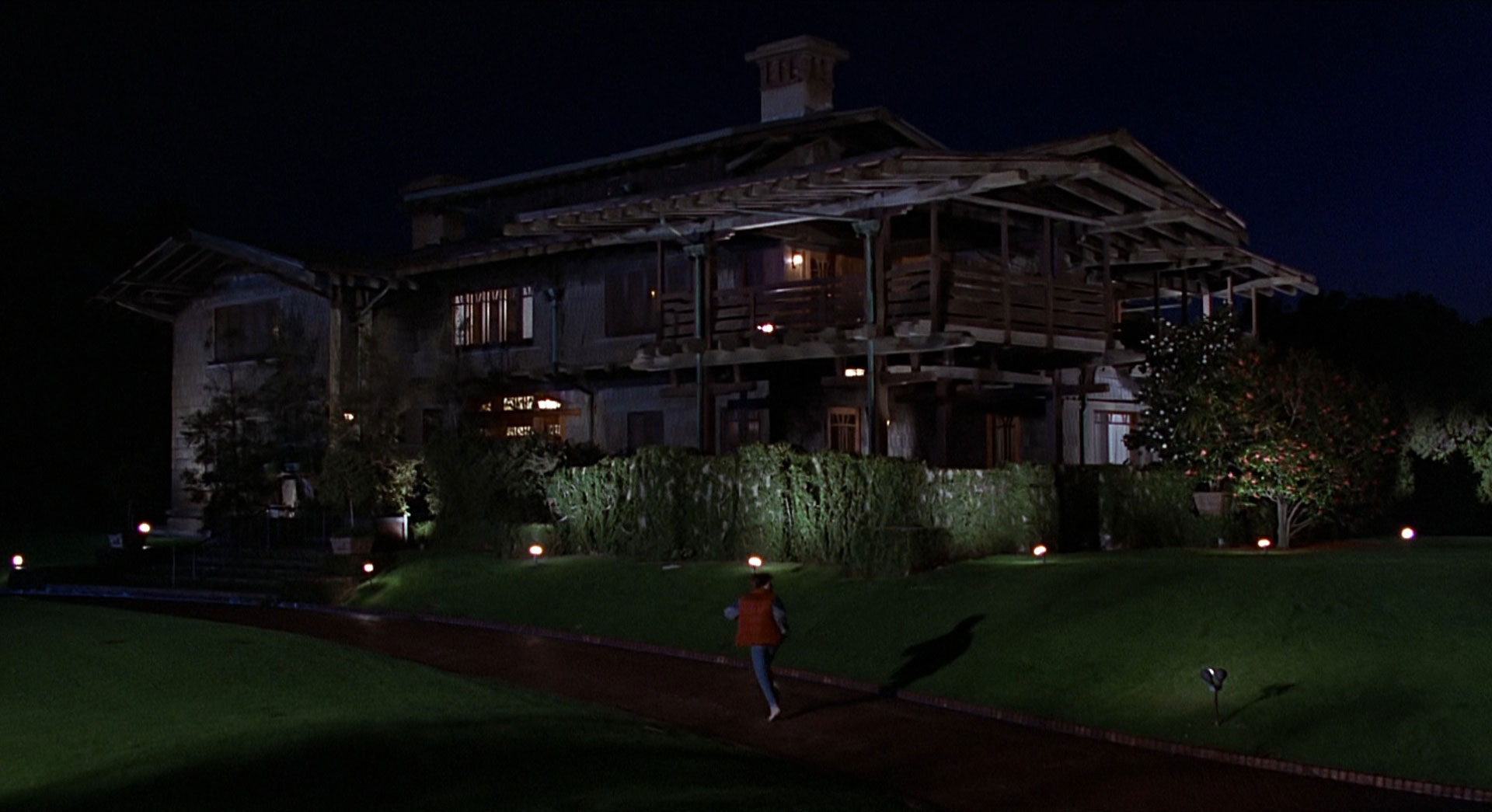Screencap from Back to the Future - Marty arrives at Doc Brown's House, which is the Gamble House.