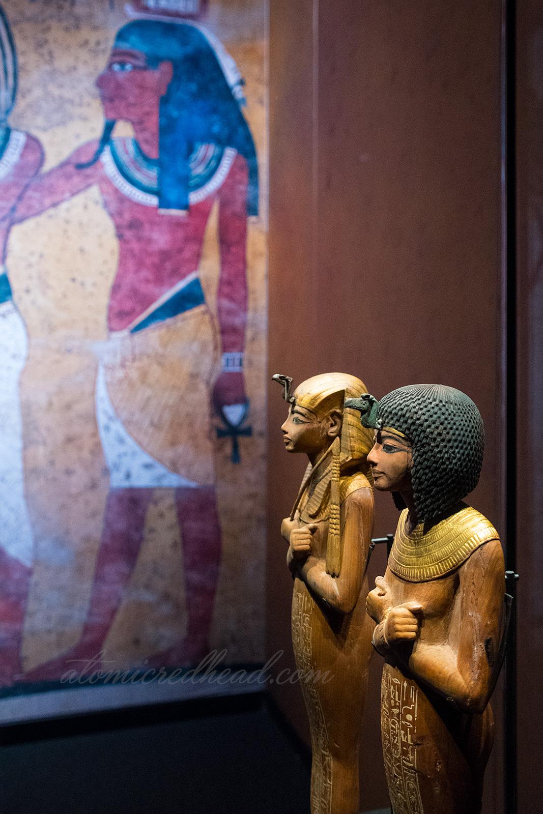 Small carved status of Tut and his wife.