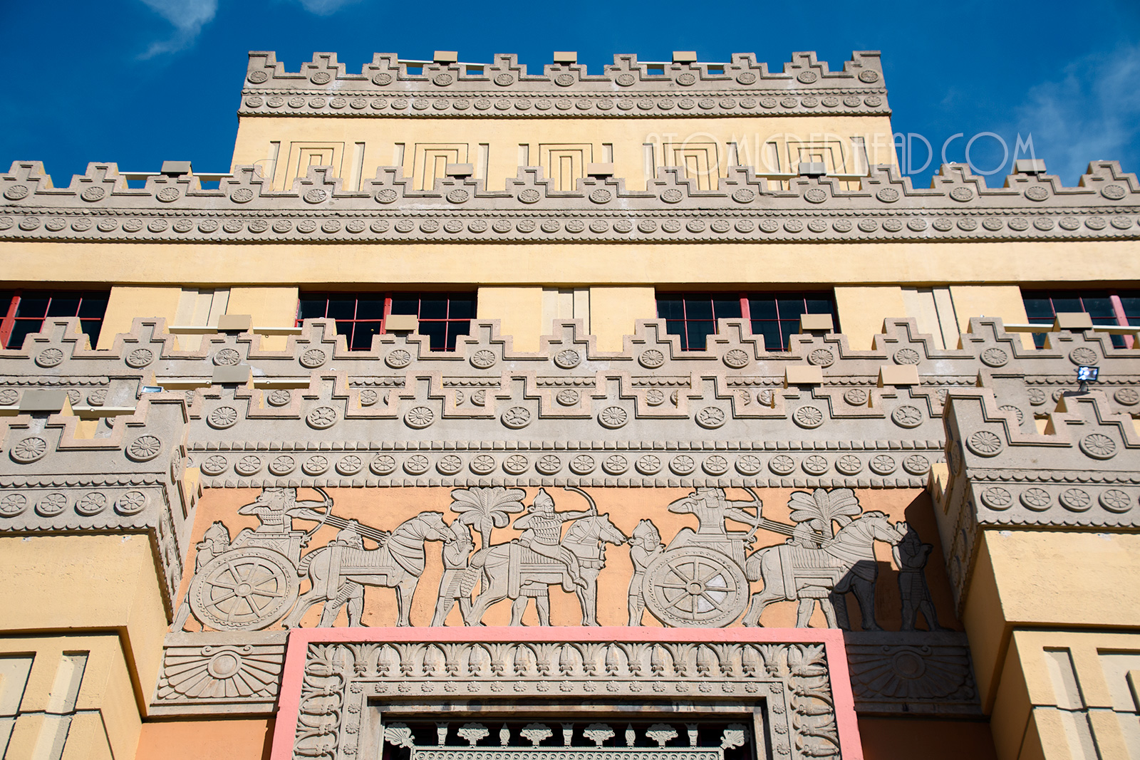 Close-up of chariot and warriors above the doors.