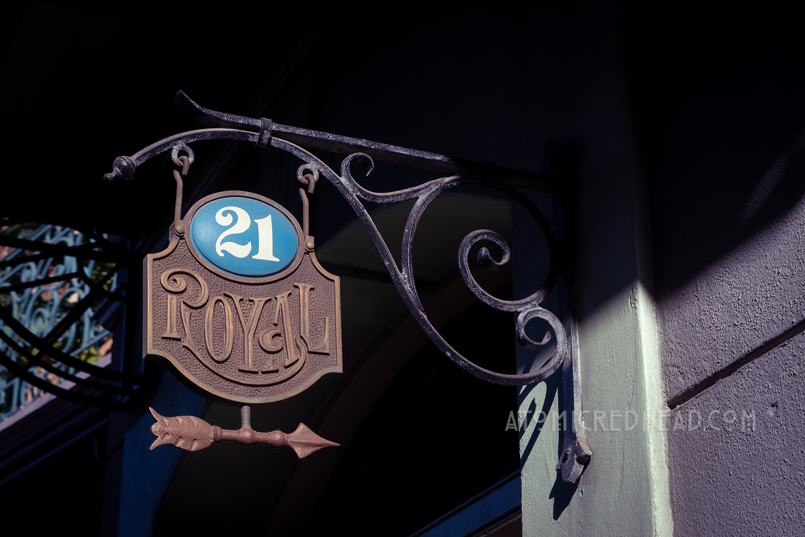 A metal sign reads "21 Royal" and an arrow points the way.