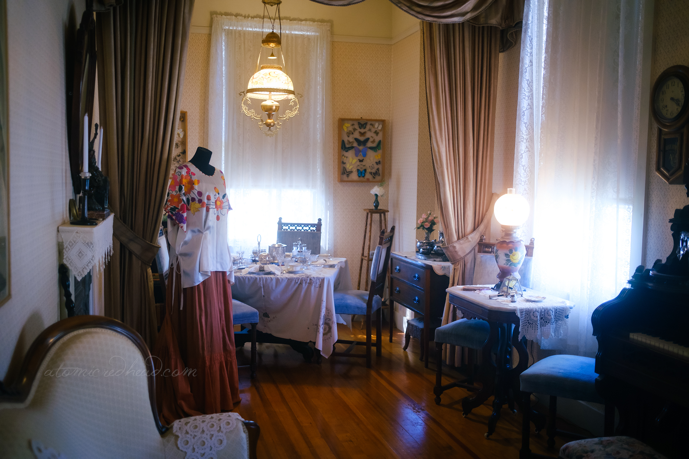Overall view of a parlor area on the second floor of the Inn.