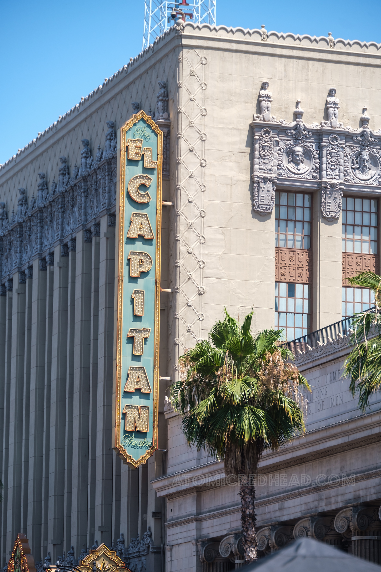 Image of the blade neon and bulb sign that reads "El Capitan"