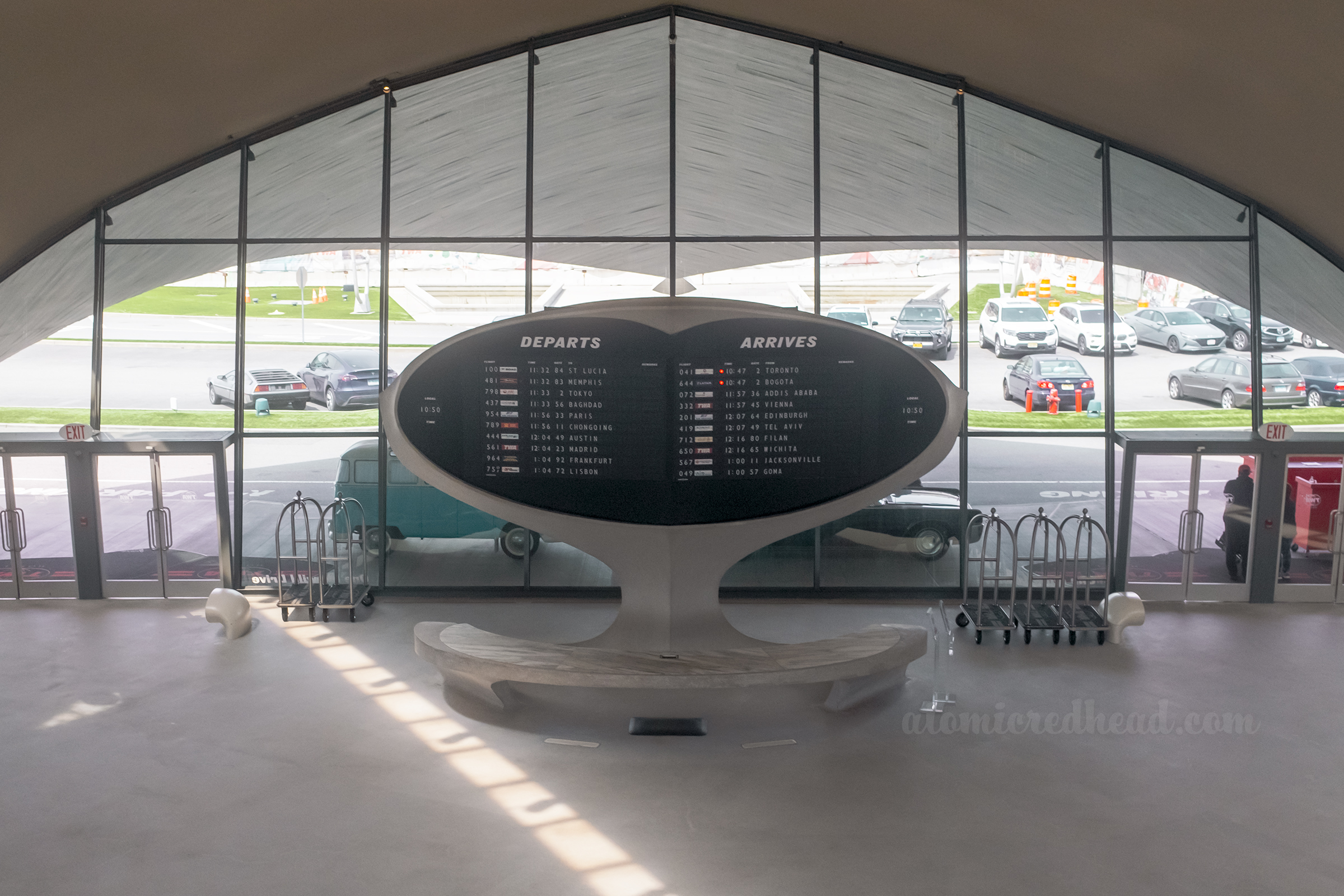 View of the sweeping curved arrival and departure and info kiosk.