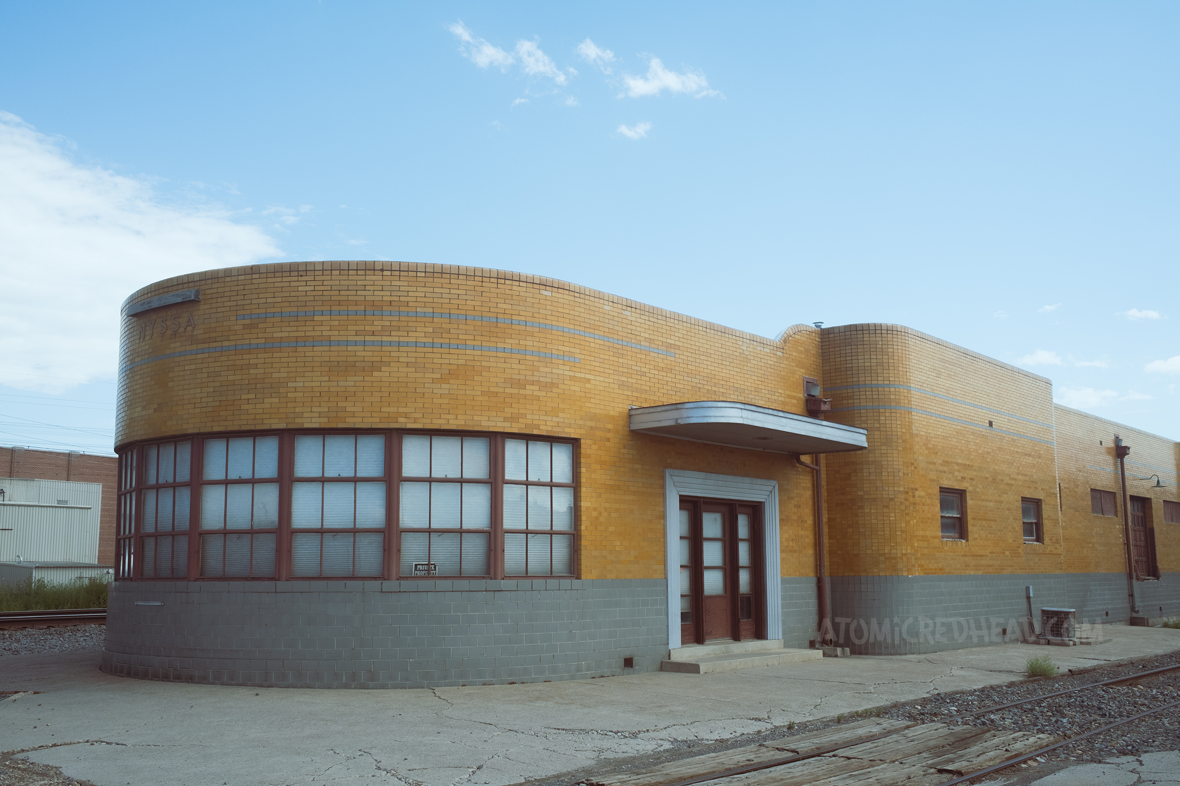 Close-up of the curved Streamline Moderne train station.