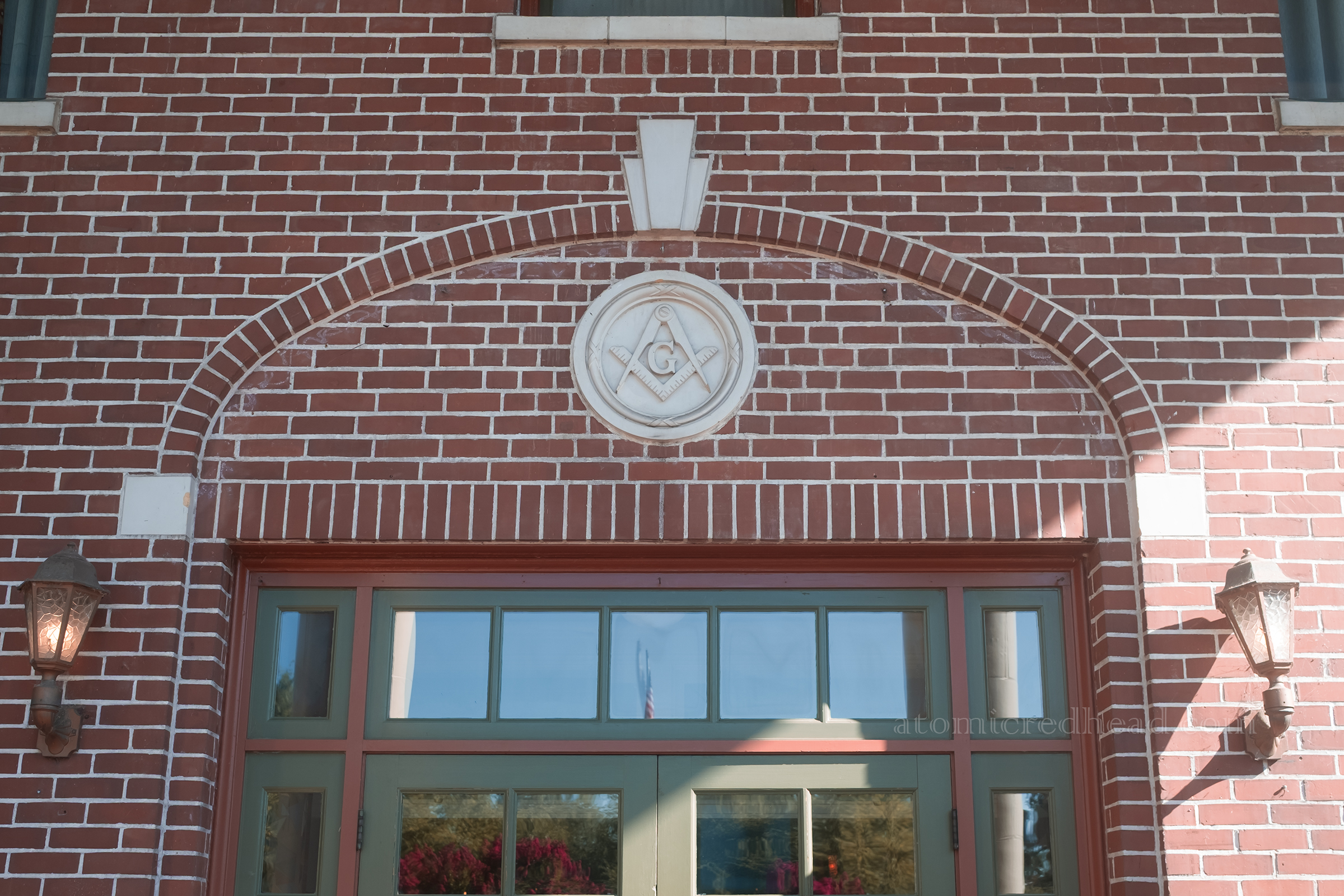 Close-up of the Freemason symbol above the door.