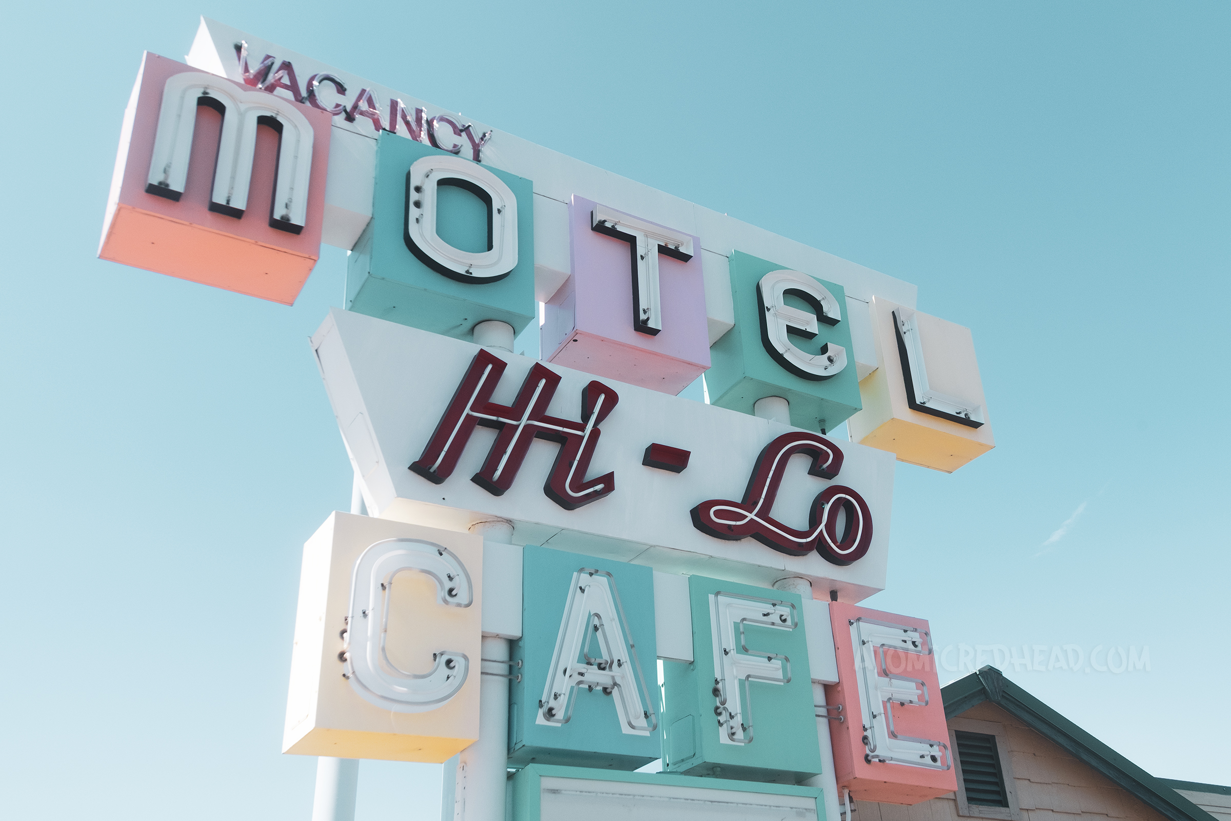 A colorful neon sign reads "Hi-Lo Motel Cafe"