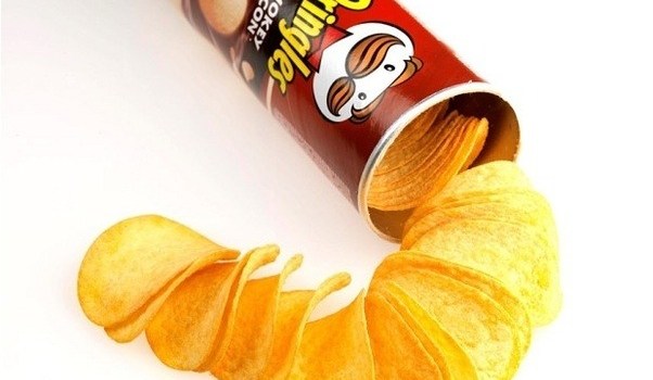 Pringles can and chips
