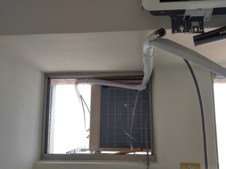 窗口冷氣機安裝diy 強行安裝分體式冷氣機超出石壆 Mswur