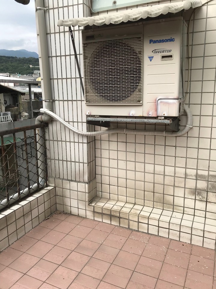 大樓室外機安裝位置日本師傅都這樣裝 空調室外機這樣放 安全又防漏水 Yzkgo