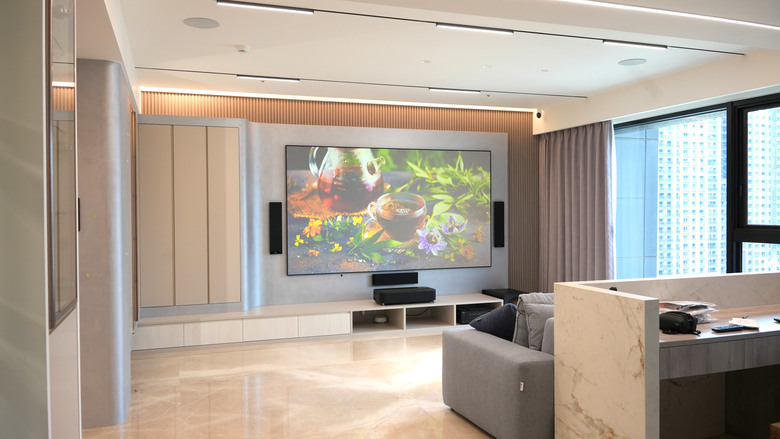 極薄隱藏式美學:KEF T 系列 5.1.2 家庭劇院 × Epson LS800 台中安裝實錄