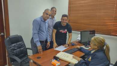 Photo of Rafael Hernández (Leñita) inscrito como candidato a regidor por el Movimiento Comunitario Nosotros Pa’ Cuando (MCNPC), el Partido Revolucionario Moderno (PRM) y un bloque de partidos aliados en el Municipio de los Alcarrizos.