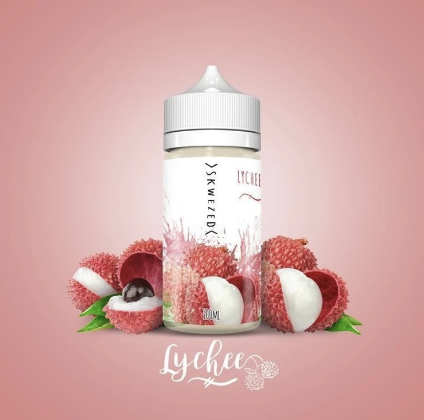 100 mL bottle of Lychee-flavored e-liquid surrounded by fresh lychees on a pink background