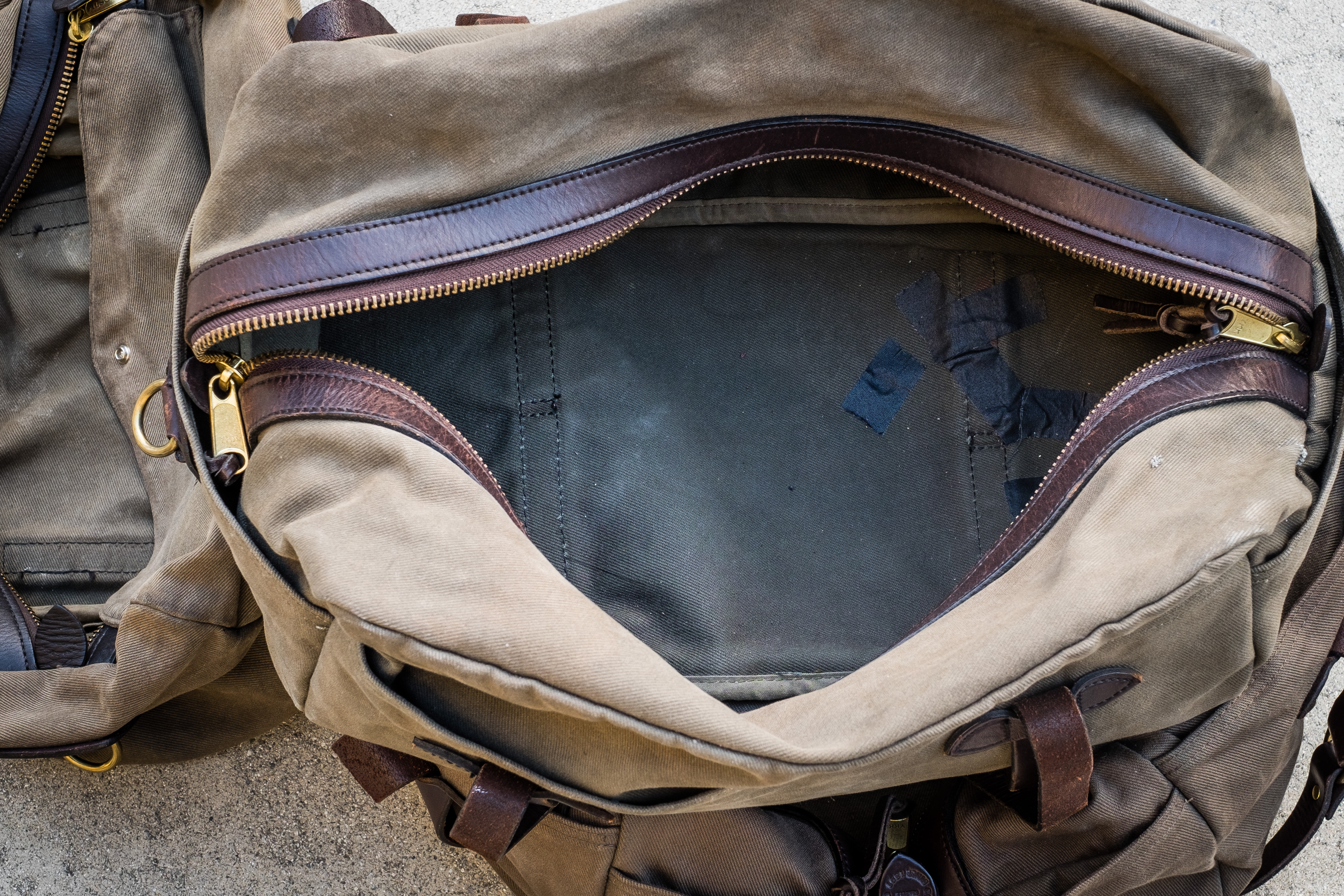 Filson Otter Green vs Tan Aging and Patina – Aun Tay