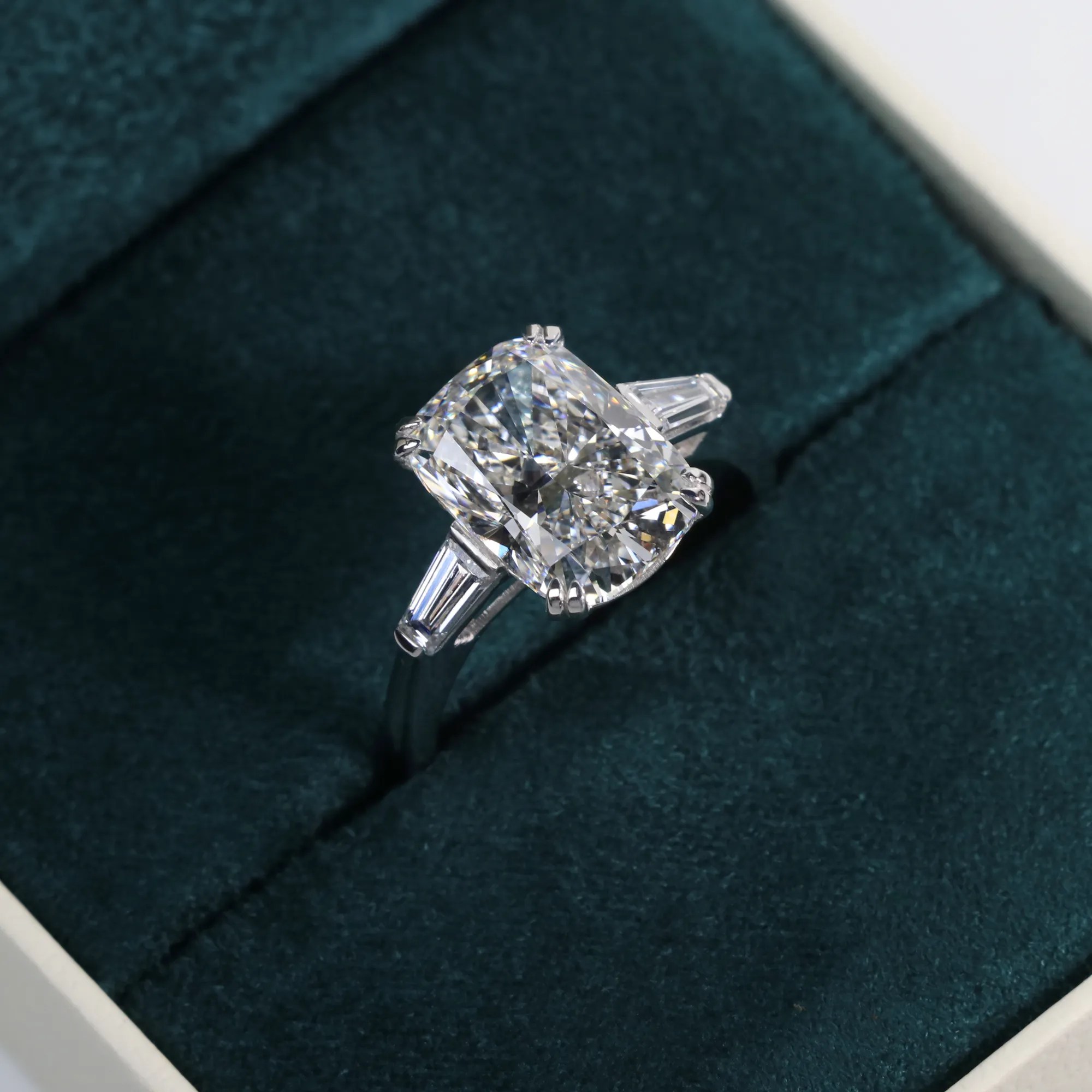 anel-diamante-cushion-alongado-7-ct-ouro-18k