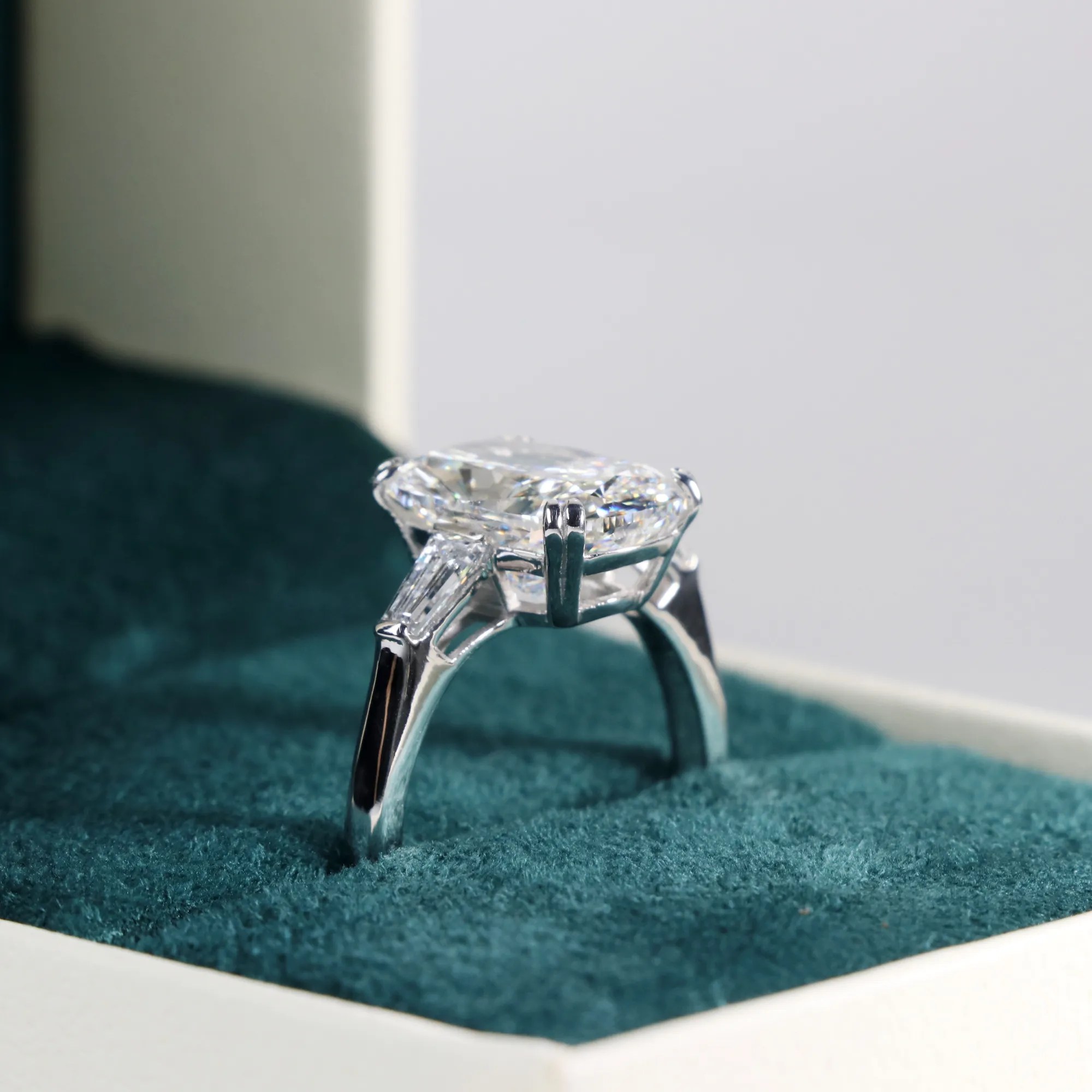 anel-diamante-cushion-alongado-7-ct-ouro-18k