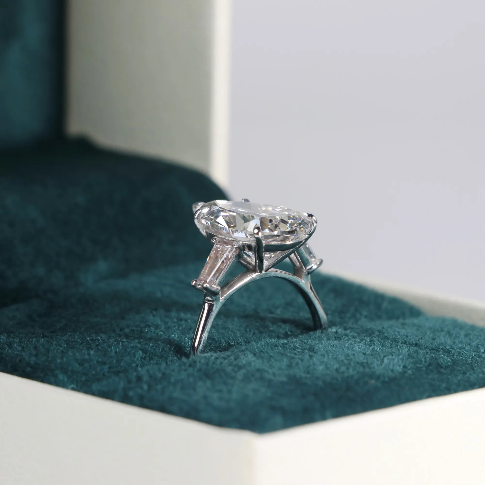 anel-diamante-gota-5-quilates-trio-ouro-18k