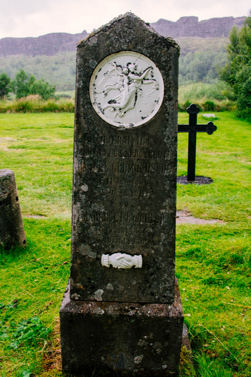 A grave from 1943